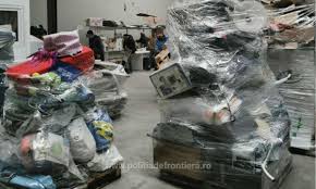 Multe obiecte de uz casnic, aparent curate, poarta uneori bacterii destul de periculoase, care pot declansa alergii sau chiar boli de inima, ori accidente vasculare cerebrale, daca sunt folosite prea mult timp sau in conditii improprii. Gunoaie Trimise Ilegal Din Marea Britanie In Romania Ca Obiecte De Uz Casnic News Romania