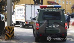 이번 훈련 참관은 문 대통령이 직접 백신 수송·보관·유통 등 예방접종 준비상황을 직접 점검하고, 관계자들을 격려하기 위해 이뤄졌다. ì¤'ì•™ì 'ì¢…ì„¼í„° ë„ì°©í•œ ë°±ì‹ ìˆ˜ì†¡ í›ˆë ¨ ì°¨ëŸ‰ ì—°í•©ë‰´ìŠ¤