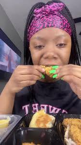 I love they wicked wings 🔥#fyp #eatwithme #goldenchick #foryou #viral