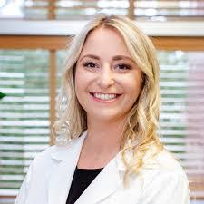 Elsie Holcomb's Instagram, Twitter & Facebook