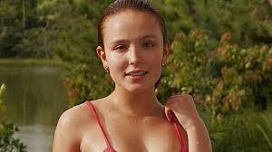 See more of larissa manoela on facebook. Larissa Manoela Deixa Fas Em Choque Ao Posar De Biquini E Exibir Corpao Sarado Um Verdadeiro Mulherao
