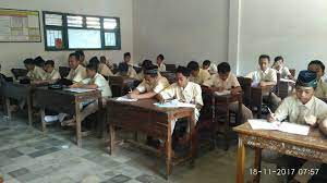 Silahkan berkomentar jika ada saran dan masukan. Ujian Madrasah Diniyah Semua Soal Pakai Huruf Pegon Nuruljadid Net