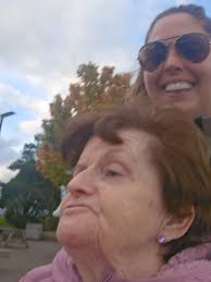 Understanding Dementia Patience Through Mother-Daughter Moments