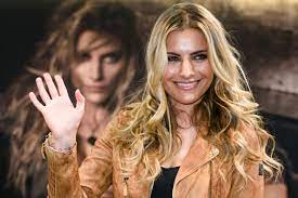 Welcome to my official profile schauspielerin, moderatorin, werbegesicht, fernsehgesicht, berlinerin. Sophia Thomalla Brust Raus Hier Gewahrt Sie Tiefe Einblicke Brigitte De