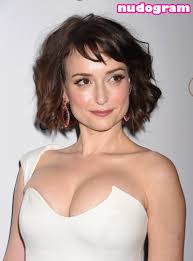 AT&T Girl  Milana Vayntrub  https:  mintmilana Гола изтичане OnlyFans  снимка 359 - Nudogram v2.1