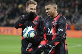 Neymar floundered horribly when asked to lead the line during the opening 45 minutes. Kylian Mbappe Alasan Utama Neymar Bertahan Atau Tidak Di Psg Vivagoal Com