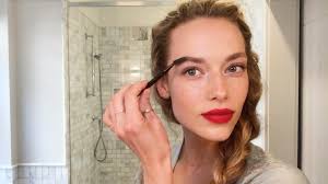 Watch Watch Model Hannah Ferguson's Guide to Her Magic Matte Red Lip |  Beauty Secrets | Vogue