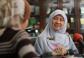 Hubungan budaya khususnya peminjaman bahasa cina dan india dalam budaya. Melayu Cina India Tak Gaduh Jika Li Ta Arafu