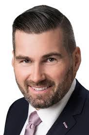 Bobby Vail's Instagram, Twitter & Facebook