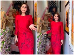 Bukan hanya mengirimkan hadiah, ebit lew juga menitipkan ucapan istimewa buat bidadari kesayangannya. Sajat Beri Bantuan Ikut Cara Ustaz Ebit Lew