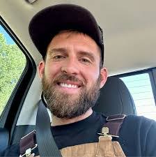 Greg Lentz's Instagram, Twitter & Facebook