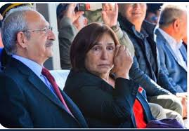 Kemal kılıçdaroğlu, selvi kılıçdaroğlu, oğulları kerem ve kızları zeynep önce başbaşa yemek yedi ardından masaya doğum günü pastası geldi. Kemal Ozkiraz Ø¹Ù„Ù‰ ØªÙˆÙŠØªØ± Kemal Kilicdaroglu Ve Selvi Kilicdaroglu Ogullarinin Yemin Torenini Izliyor Oglum Zayiflamis Diye Aglayan Bir Anne Elitist Diyen Varmi Https T Co Z5ayntkye7