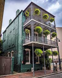 Pin By Michelle Oliver On New Orleans New Orleans Architecture New Orleans Homes Lafayette Street