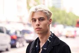 1001 Idees Pour Une Coupe De Cheveux Pour Homme Dans L Air Du Temps Cheveux Homme Coupe Cheveux Homme Cheveux Mi Long Homme