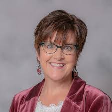 Elise Rowley's Instagram, Twitter & Facebook