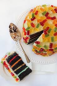 Gummy Bear Layer Cake By Raspberri Cupcakes This Is So Fun I M Going To Try This In Cupcake Form For Father S Day Gummy Bear Cakes Bear Cakes Cute Cakes