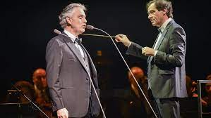 Последние твиты от andrea bocelli (@andreabocelli). Andrea Bocelli In Der Schleyerhalle Stuttgart Tenor Legende Singt Duett Mit Sohn Kultur Stuttgarter Nachrichten
