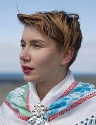 Ella marie hætta isaksen er musiker og låtskriver i bandet isák. Marzena Skubatz Photography Berlin Germany Ella Marie Haetta Isaksen For Greenpeace