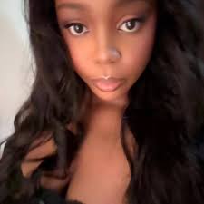 hi,my name is Flora i'm from Cameroon 🇨🇲.i'm going to penn state  university park as a biology major. i love fashion, going out and spending  time with my love ones. i'm super