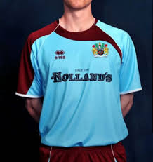 Burnley football club has released its home kit for its 2021/22 english premier league, efl cup and fa cup campaigns. Burnley 2008 09 Auswarts Trikot