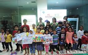 Arti gambar yang sering dibuat anak popmama com. Rumah Sakit Dr Oen Kandang Sapi Solo Gelar Acara Mewarnai Anak