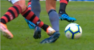 Na disputa da copa américa, o zagueiro arboleda completa a lista de desfalques para hernán crespo. Lances Parecidos Geram Expulsao A Favor Do Flamengo Mas Pro Botafogo Nao Felipe Neto Critica Var Fogaonet