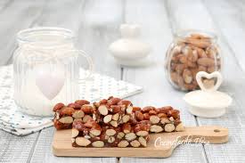 In morocco, almonds in the form of sweet almond paste are the main ingredient in pastry fillings, and several other desserts. Croccante Di Mandorle Morbido Veloce E Senza Termometro