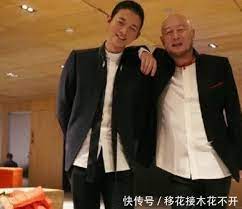霍尊私生活受争议 火风发声：尊儿是个善良的孩子 2021年08月11日 06:52 新浪娱乐 缩小字体 放大字体 收藏 微博 微信 分享 11日，儿子的感情生活受到网友热议，霍尊爸爸火风发文回应表示：尊儿是个善良的孩子，我的儿子我了解。 ç«é£Žä¸æ­¢éœå°Šä¸€ä¸ªå„¿å­ å¦ä¸€ä¸ªå·²ç»æˆå¹´ ç«é£Žè¡¨ç¤ºä¸ä¼šå†ç®¡äº† å¿«èµ„è®¯