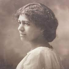 Eloise Solomon's Instagram, Twitter & Facebook