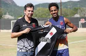 Add the latest transfer rumour here. Lucas Mineiro E Apresentado Todo Mundo Sonha Em Jogar No Vasco Lance