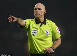 Manchester united legend howard webb has retired as a match referee. Graham Poll Howard Webb Had To Ref Manchester United V Chelsea Daily Mail Online