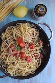 Pasta Al Tonno Olive Nere Capperi E Pomodorini Gratinati Pomodorini Pasta Al Tonno Pasti Italiani