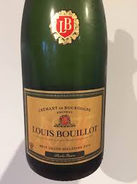 Chers clients, comme tous les ans, en début d'année, je vous le millésime 2014 est un millésime à la fois structuré et gourmand, il pourra rapidement nous donner. Louis Bouillot Perle Rare Brut Grand Millesime 2014 Cremant De Bourgogne Vertdevin