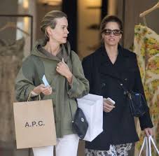 Nominee sarah paulson and amanda peet chat about the people v. Sarah Paulson And Amanda Peet Photos News And Videos Trivia And Quotes Famousfix