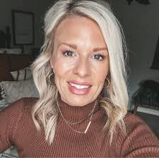 Mandy Bateman's Instagram, Twitter & Facebook