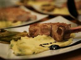 Kalbskarree Mit Fruhlingsgemuse Balsamico Jus Und Salbei Zitronen Kartoffelpuree Rezept Kochbar De