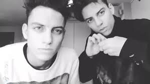 Nick and Max (@Nixxandmack)