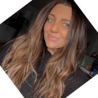 Lydia Goss's Instagram, Twitter & Facebook