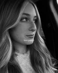 Erica Taub's Instagram, Twitter & Facebook