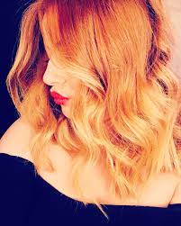 People dip dye their hair all the time using the same products and it works perfectly fine which makes me think that ginger hair is a difficult hair type to dye, particularly bleach. Ginger Ombre Copper Hair Blonde Red Lips Mid Length Short Hair Wanded Curly Balyage Dip Dye Blond Bal Laura Lee