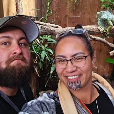 Kia ora mai tātau i ngā āhuaranga o te wā. 'Kāre te kūmara e kōrero mō tōna  ake reka' 'The kūmara does not speak of its own sweetness' He whakataukī  tēnei mō