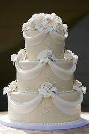 A wedding cake is the centerpiece of most conventional weddings. Fondant Cakes Fleur De Lisa Wedding Cakes Unique Wedding Cakes Fondant Wedding Cakes Amazing Wedding Cakes