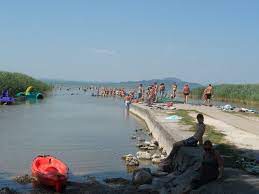 Jun 08, 2021 · a legtöbb budapesti strand hétvégi felnőttbelépőjegy árai 3000 forint felett vannak, a kevésbé felkapott, iii. Balatonfenyves Also Strand Balaton Sud Ufer Balatonfenyves Ferienhauser Ferienhaus Urlaub Fewo Ferienwohnungen In Ungarn Direkt Am See Plattensee
