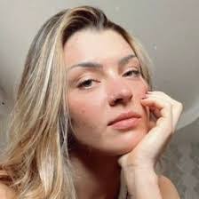 Isabel Witt's Instagram, Twitter & Facebook