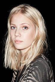 Mid Length Bleach Blonde Do For Summer Bleach Blonde Hair Hair Inspiration Hair Looks