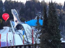 L'édition 1979/1980 de la coupe du monde de saut à ski est une compétition sportive internationale rassemblant les meilleurs athlètes mondiaux pratiquant le saut à ski. Le Saut A Ski A Garmisch Partenkirchen Extraordinaire Et Populaire Vivre A Munich