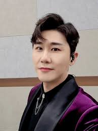 영탁(박영탁, 朴永卓, 1983년 5월 13일~)은 대한민국의 가수 겸 작곡가이다. ì˜íƒ ì¸¡ ìŒí•´ì„¸ë ¥ ì˜íƒ ì£½ì´ê¸° ì˜í˜¹ì— ì„ ì²˜ì—†ì´ ê°•ê²½ëŒ€ì' Mbn