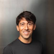 Travis Leon's Instagram, Twitter & Facebook