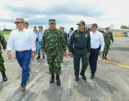 Iván duque denuncia atentado a helicóptero donde viajaba 26 junio, 2021 5 de septiembre 0 comentarios atentado, colombia, criminalidad organizada, grupos armados, iván duque, violencia. Reforzaran Seguridad Del Presidente Duque Tras Presunto Atentado En Su Contra