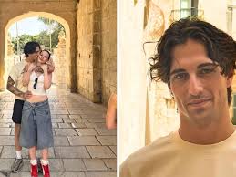 Fuga d'amore tra sole e festival: Damiano David si gode un posto da sogno